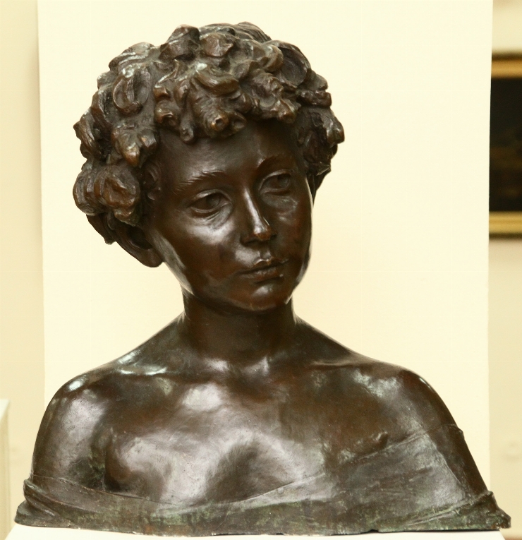 Bust „Fată