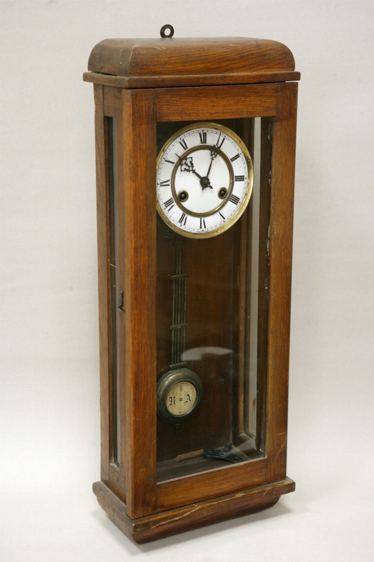 Ceas de perete cu orologiu