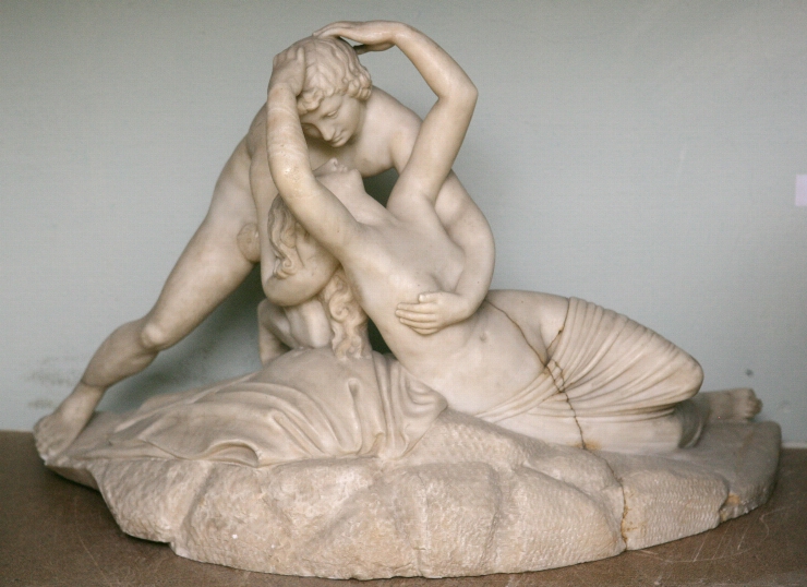 Copia compoziţiei sculpturale 