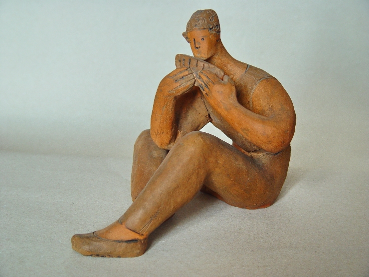 Bărbat din compoziţie sculpturală 