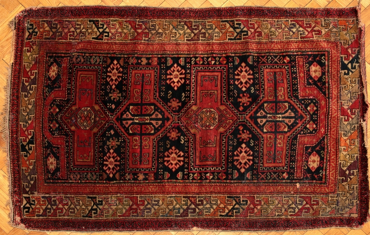 Covor scămoşat, ţesut de mînă
