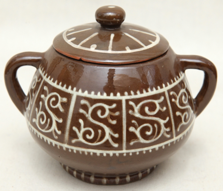 Zaharniţă cu capac (set pentru cafea din 15 piese)