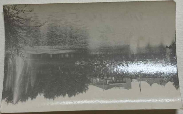 Restaurantul ,, Casa Mare'' și lacul din Grădina Publică Edineț