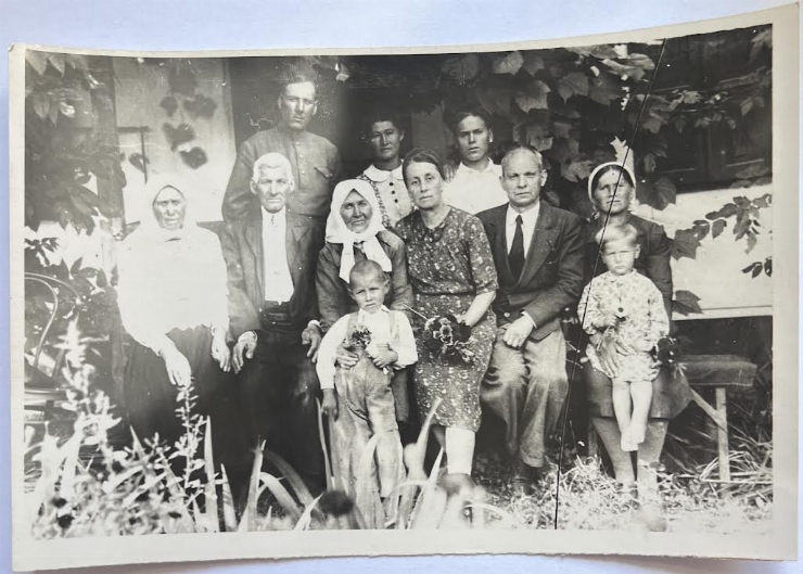 Fotografia lui Pavlov Mihail împreună cu familia sa