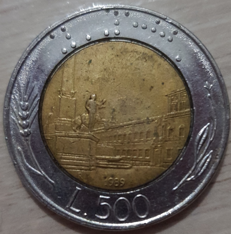 Monedă italiană „500 lire”