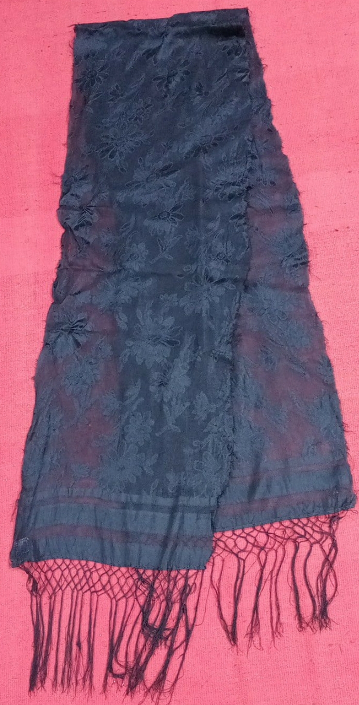 Fular ornamental cu franjuri
