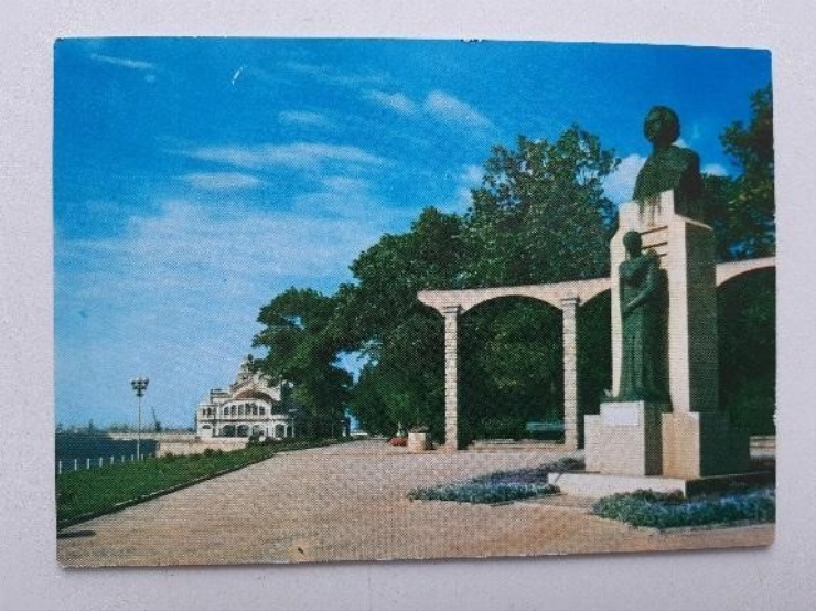 Carte poștală ”Statuia lui M. Eminescu de O.Han. Constanța”