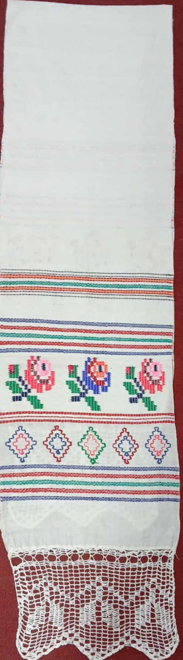 Prosop decorativ cu motive florale