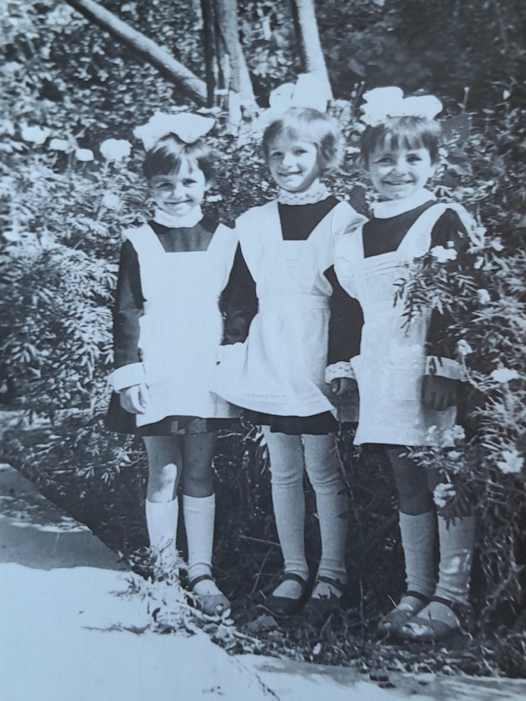 Foto „Trei prietene, clasa I”