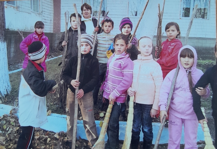 Foto „Acțiuni de salubrizare clasa IV-a”