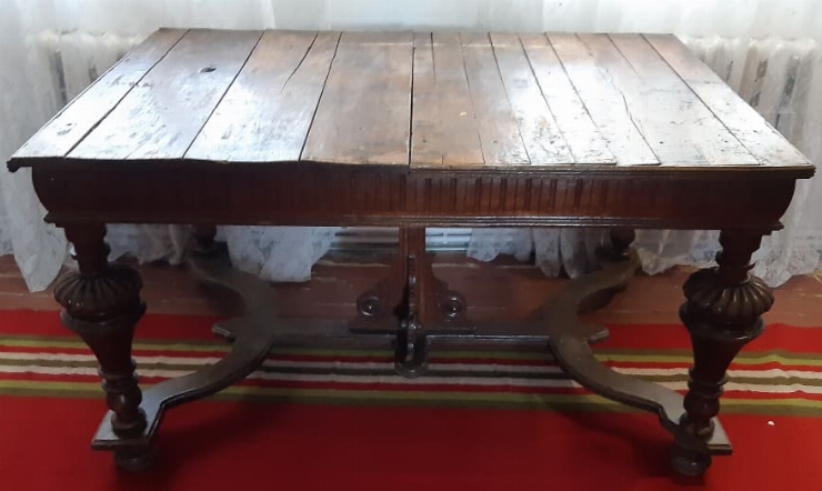 Masă dreptunghiulară din lemn sculptat