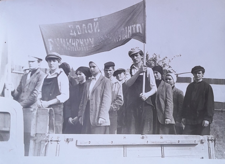 Foto ,,La paradă –mașină amenajată”