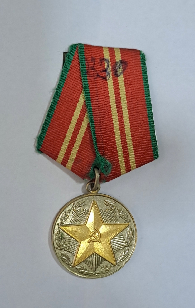 Medalie  * 10  ANI  de servicii  în  M AI