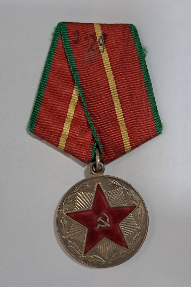 Medalie  * 20  ANI  de servicii  în  M AI *