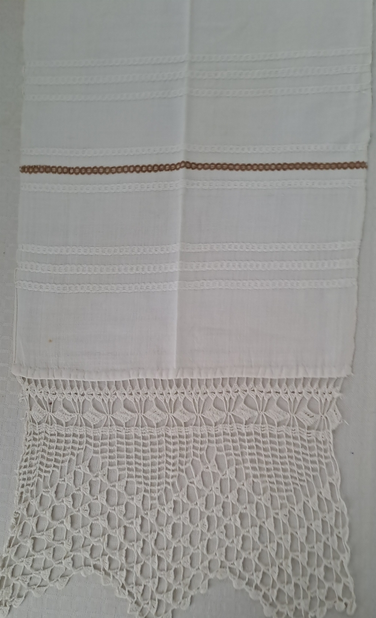 Prosop  cu dantelă la capete