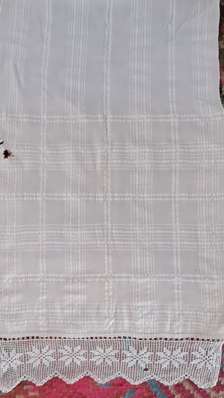 Prosop  cu dantelă la capete