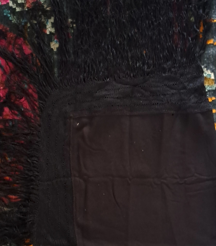 Basma  de  lână  cu franjuri ( șalincă)