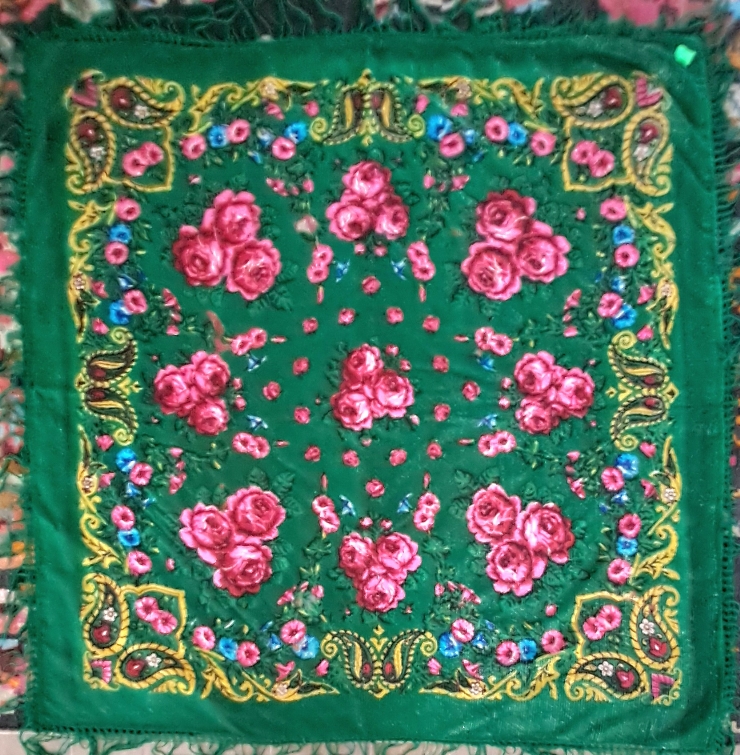 Basma  de  lână  cu franjuri ( șalincă)