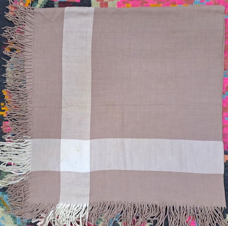 Basma  de  lână  tradițională cu  franjuri