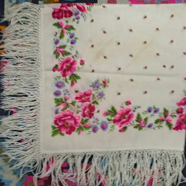 Basma  de  lână  tradițională cu franjuri