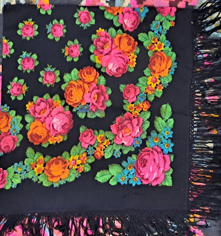 Basma  de  lână  tradițională cu  franjuri