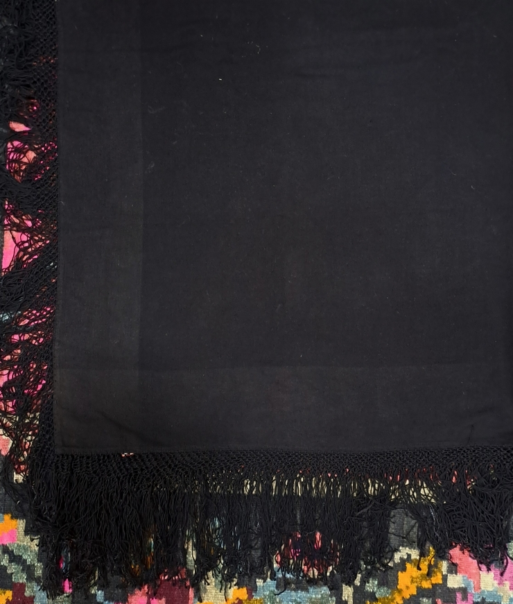 Basma  de  lână  tradițională cu  franjuri ( șalincă)