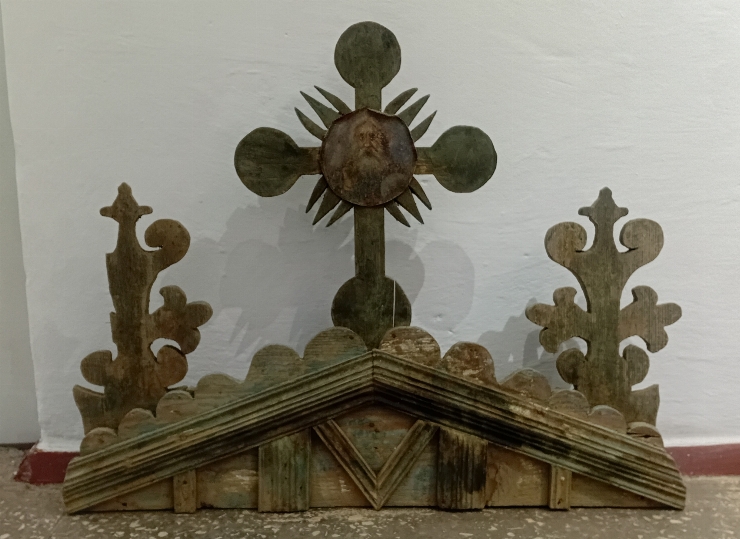 Fronton decorativ a unul altar