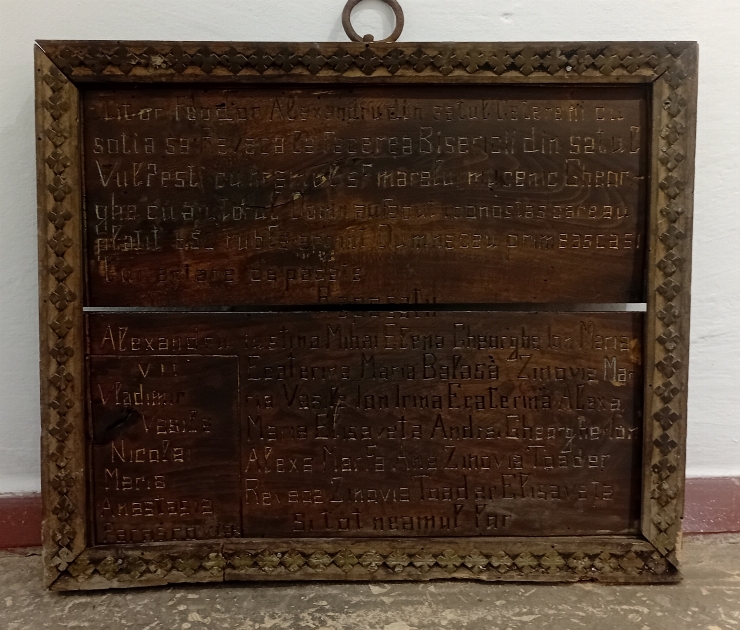 Placă de lemn cu inscripție