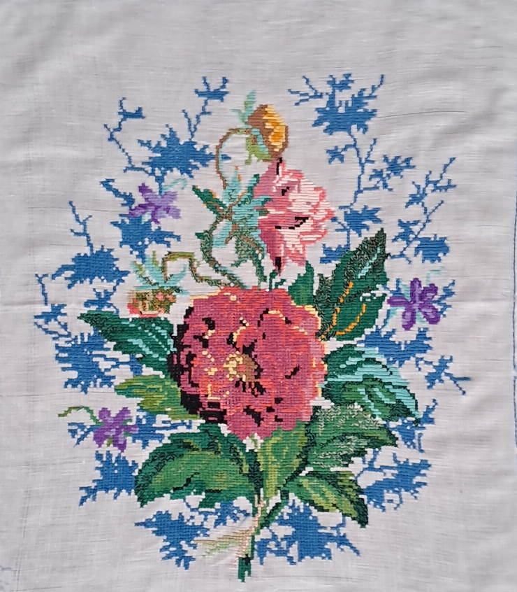 Broderie  cu ornament floral