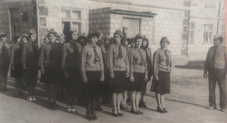 Fotografia echipei de fete a Colhozului Moldova