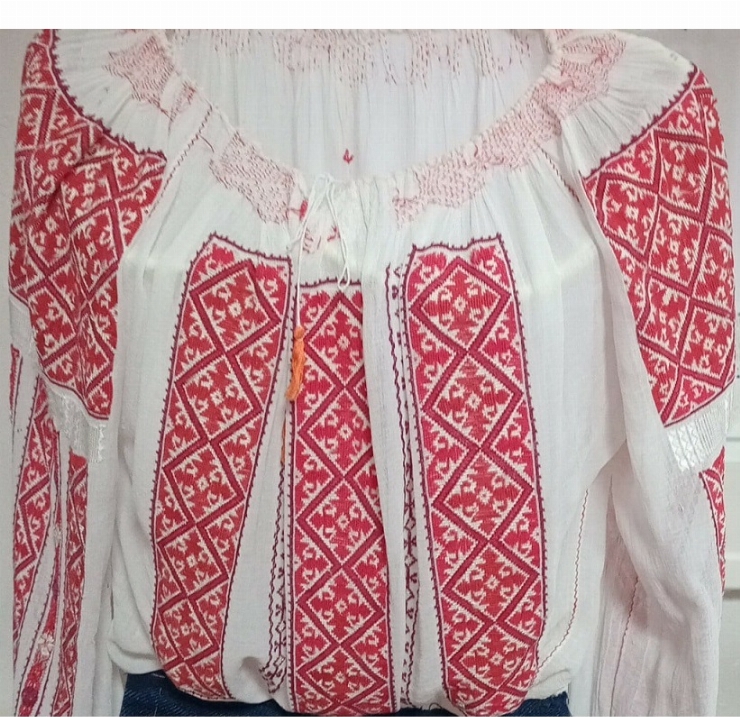 Ie femeiască (cămașă tradițională)