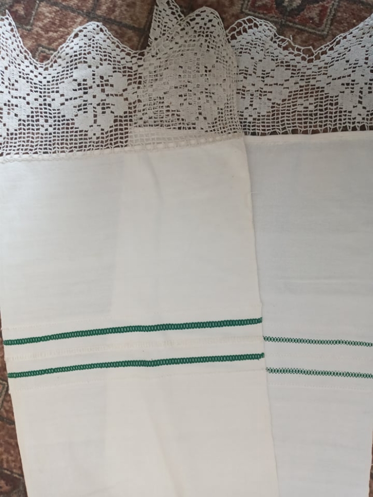 Colecția de prosoape țesute și brodate