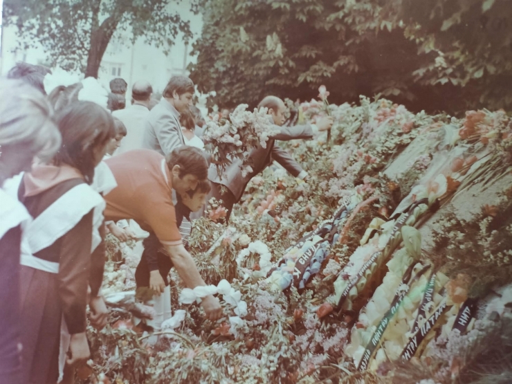 Fotografie depunere de flori