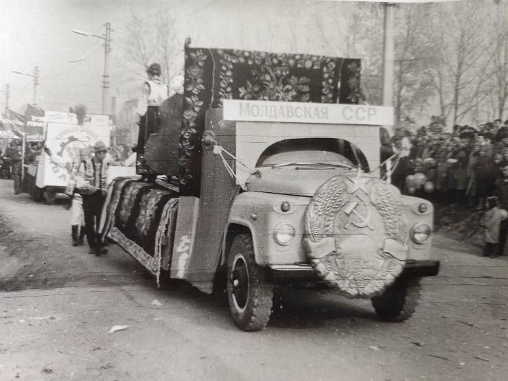 Fotografie  ,, 50 Ani Moldova ,,