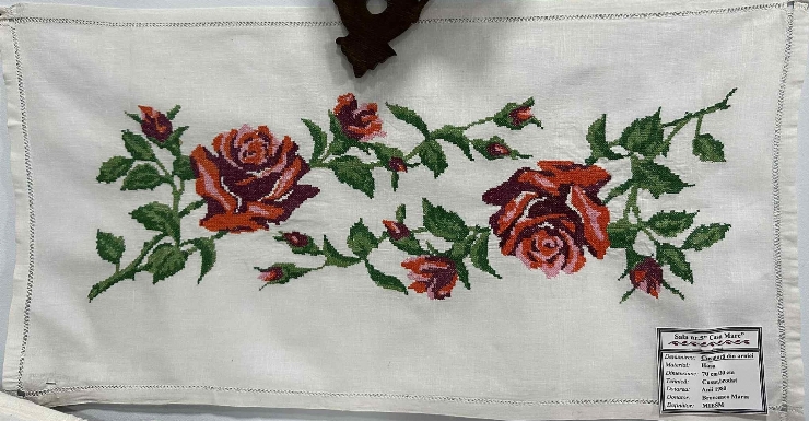 Cusutură cu motiv floral