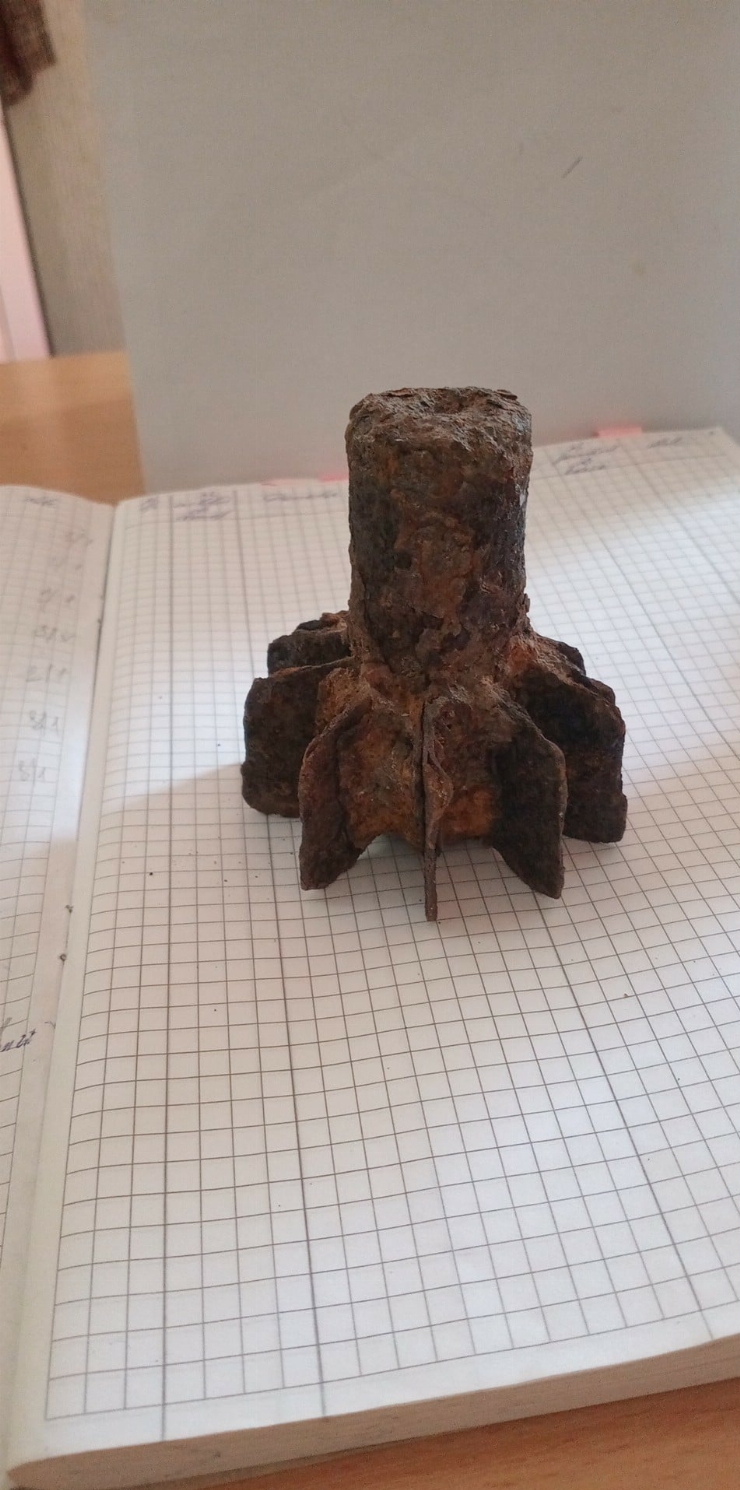 Coadă de mortier — secțiune posterioră  a unui proiectil de mortar.