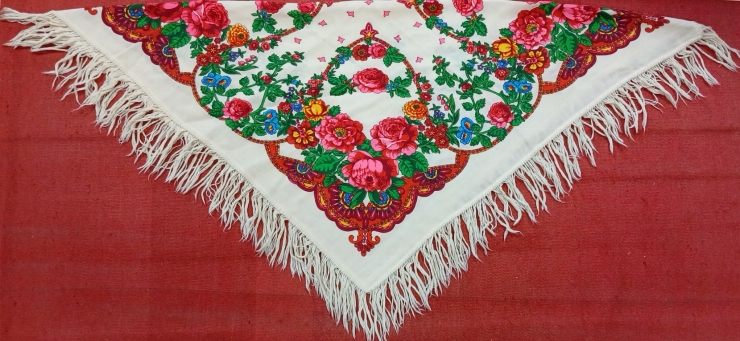 Basma tradițională cu imprimeu floral