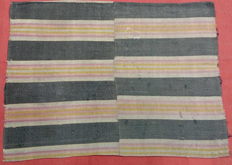 Țesătură tradițională în dungi