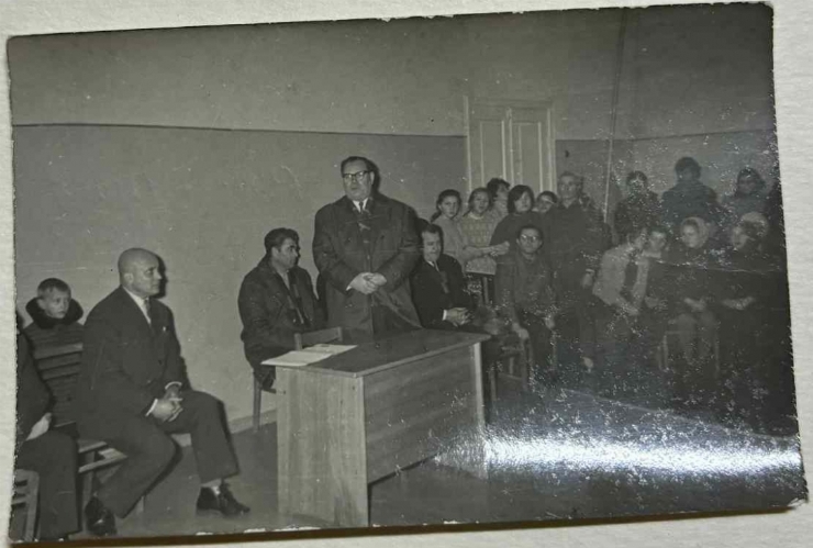 Discursul directorului Uzinei de mașini pentru prelucrarea lemnului Naimușin la deschiderea sălii...