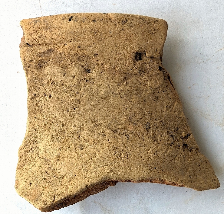 Fragment de vas cu corpul bitronconic
