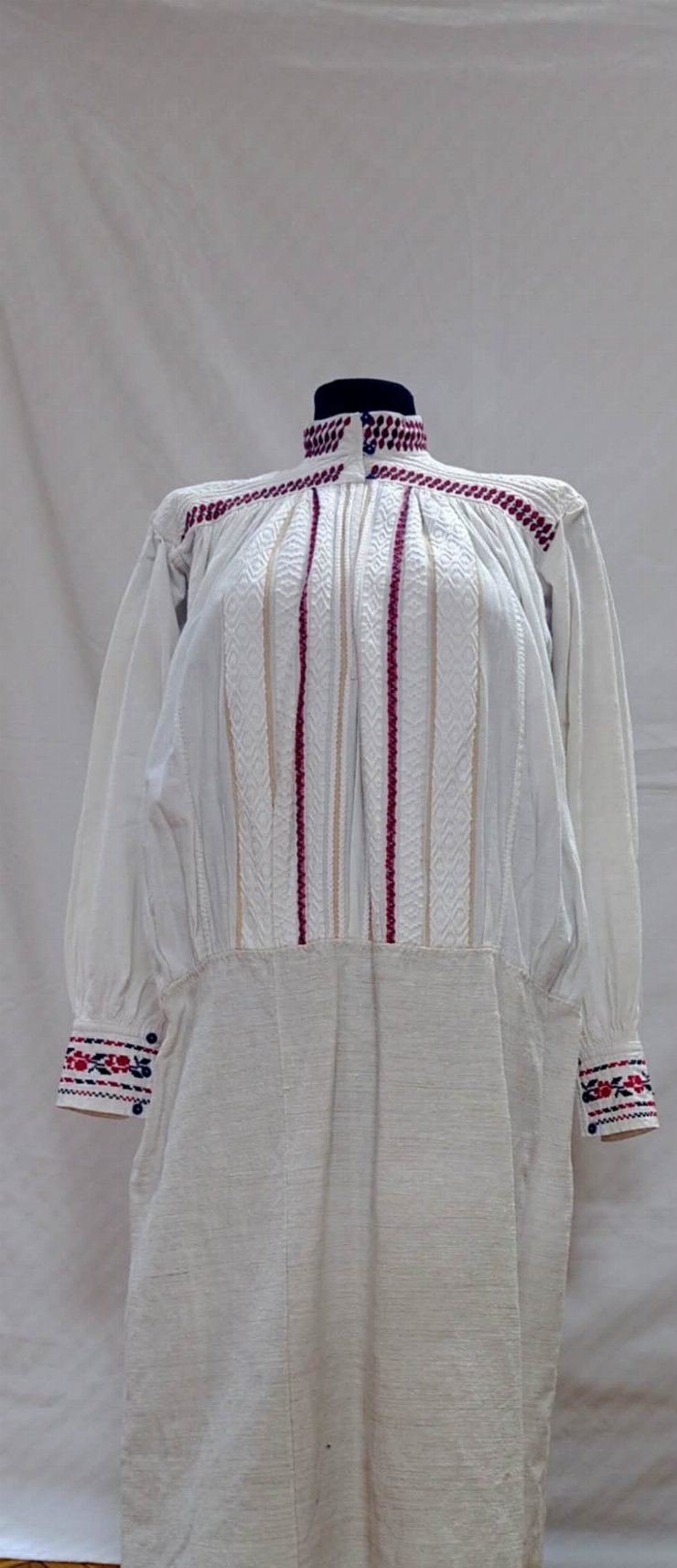 Cămașă cu platcă cu poale lungi