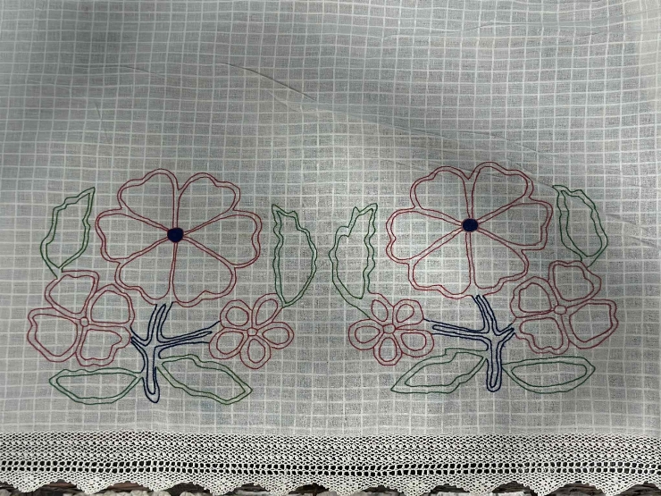 Perdea decorativă brodată