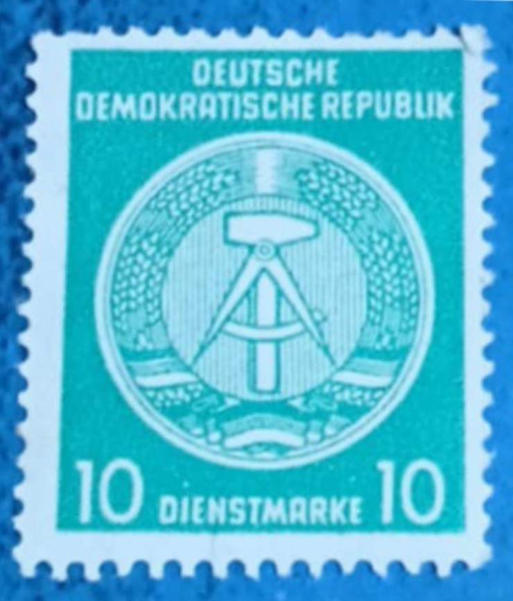 „Timbru oficial din Republica Democrată Germană – Valoare 10”