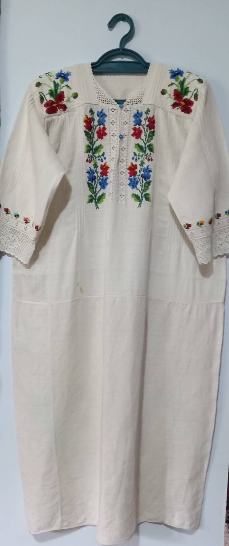 Cămașă femeiască ”Maci și albastrele”