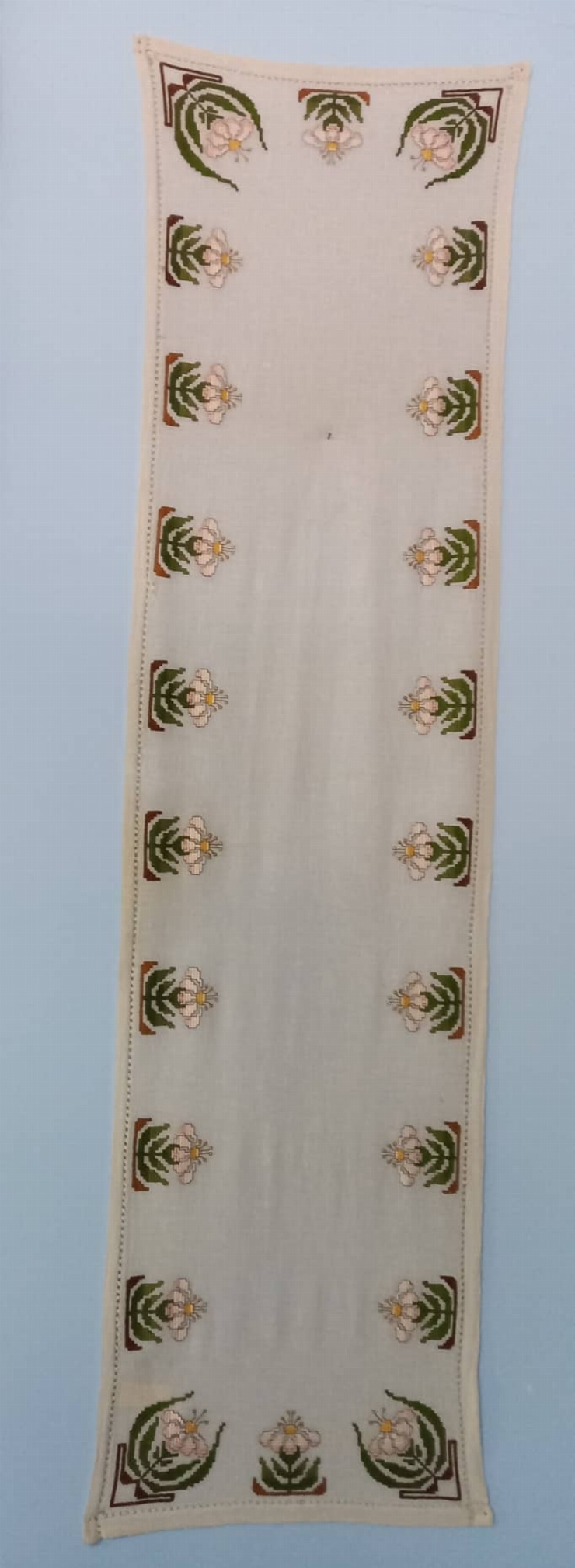 Broderie laică „Ghiveci cu flori”