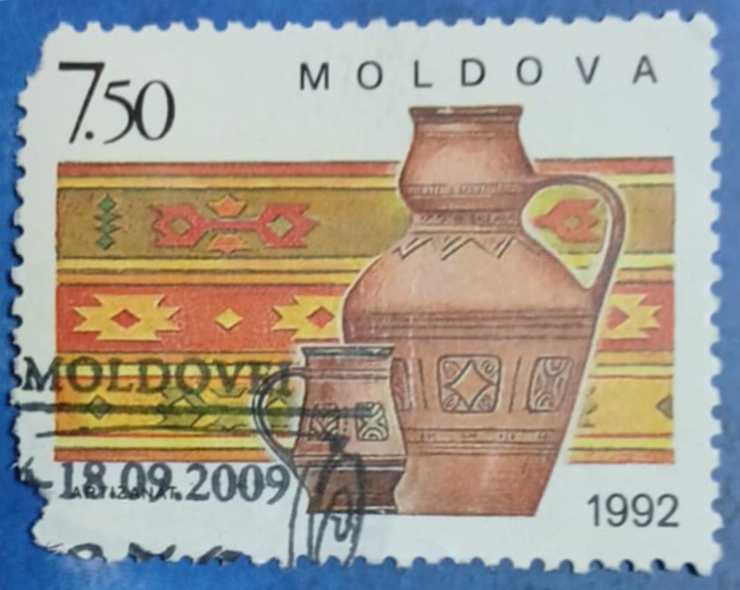 Timbru poștal - „Patrimoniul Tradițional Moldovenesc: Ceramică și Țesături Folclorice”