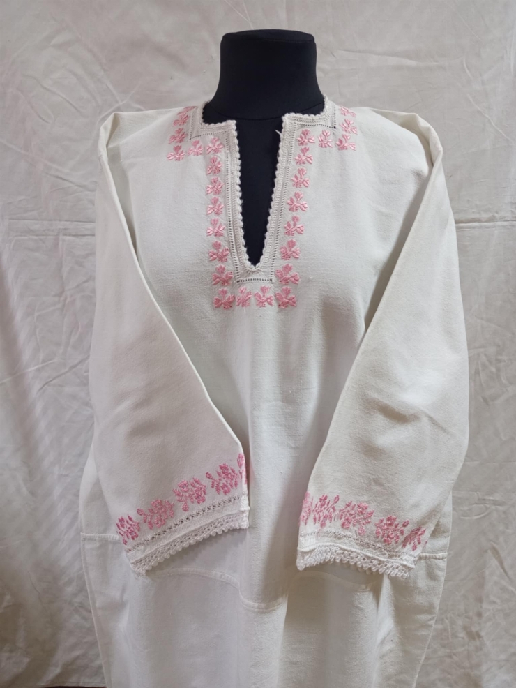 Cămașă femeiască cu poale