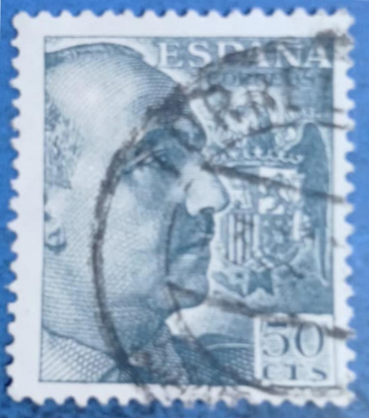Timbru spaniol 50 cts cu portret și stemă regală