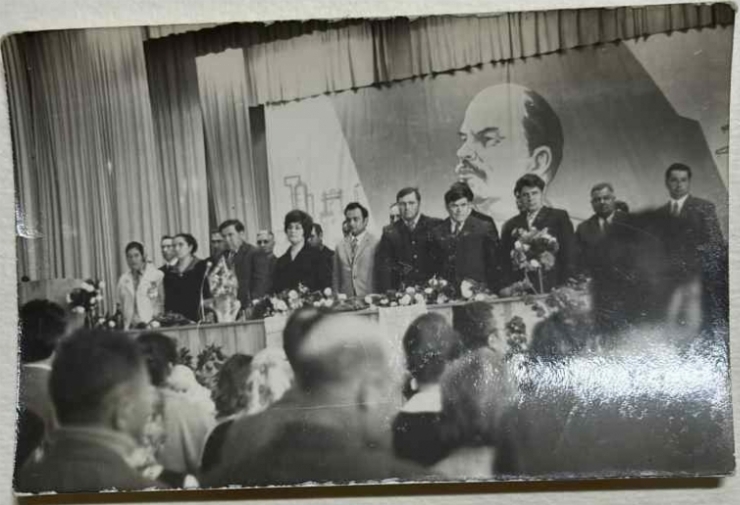 Întâlnirea cu candidatul în deputați a Sovietului Suprem al URSS - Maria Bieșu                   ...