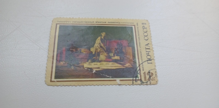 Marcă poștală  „Natură moartă cu atribute ale artelor” lui Jean-Baptiste-Siméon Chardin 